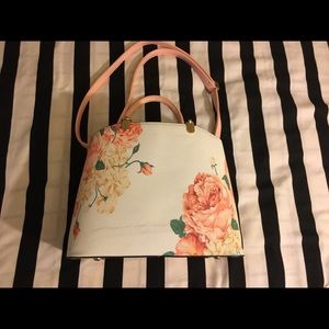 Detail pink flower printed handbag